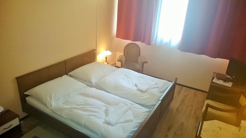 Hotel Konferencia Győr Zewnętrze zdjęcie