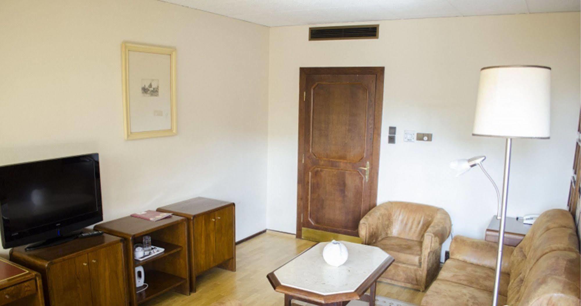 Hotel Konferencia Győr Zewnętrze zdjęcie